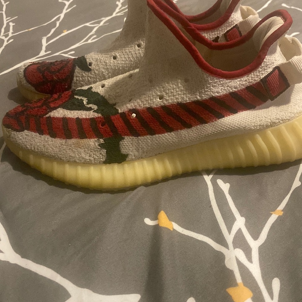 Yeezy boost with rose design men’s size 9 US in used condition